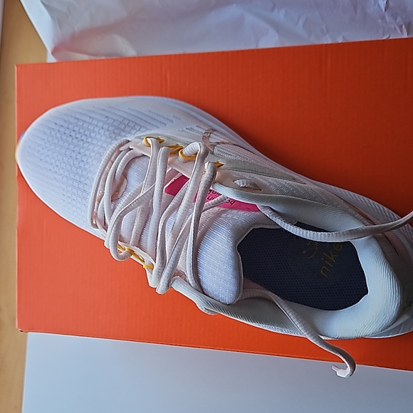 Nike running shoes - Picture 2 of 5